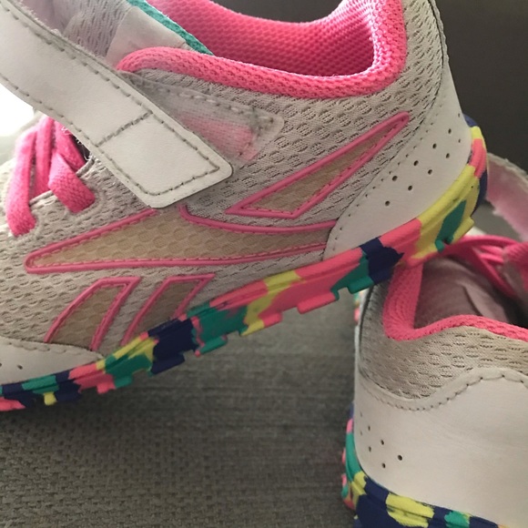 Girls Reebok Size 7 - Picture 6 of 6